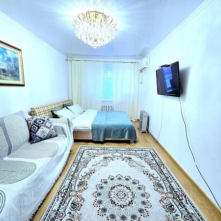 Двухкомнатная "Аэропорт Астана" Apartment Exterior foto