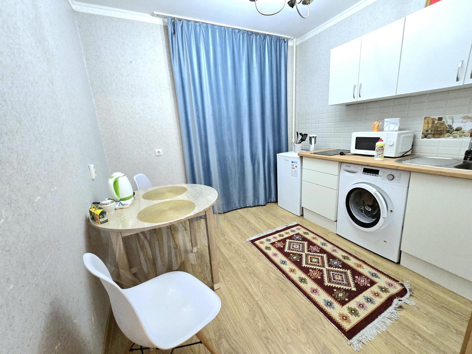 Двухкомнатная "Аэропорт Астана" Apartment Exterior foto